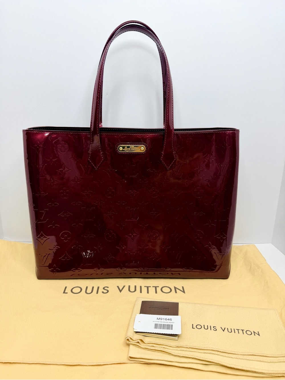 Authentic Louis Vuitton ‘Wilshire’ MM Vernis Tote in Rouge Fauviste